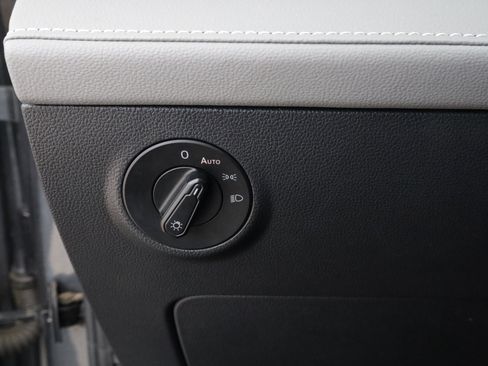 Used 2024 Volkswagen Taos SE image 24