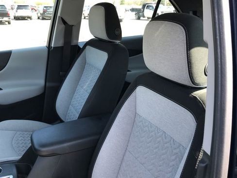 Used 2022 Chevrolet Equinox LS image 6