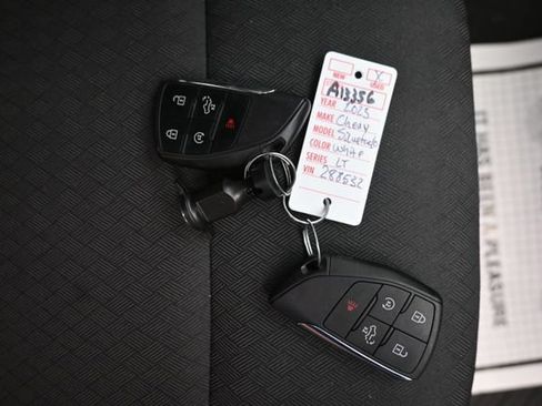 Used 2023 Chevrolet Silverado 1500 LT AWD/4WD image 9