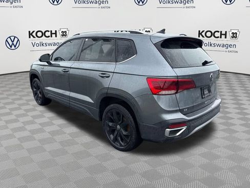 Used 2023 Volkswagen Taos SE w/ Panoramic Sunroof Package FWD image 6