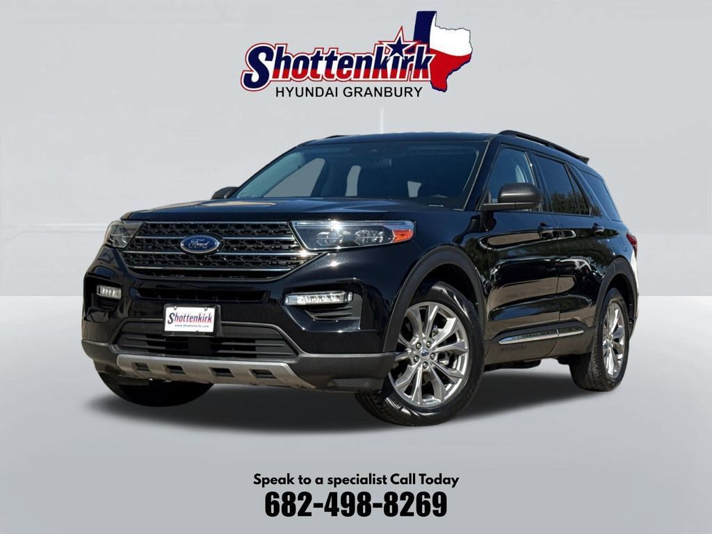 Used 2023 Ford Explorer XLT w/ Equipment Group 202A RWD image 1