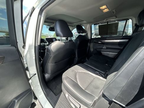 Used 2021 Toyota Highlander Limited FWD image 35