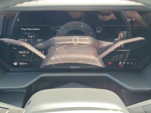 Used 2026 GMC Acadia Elevation w/ Elevation Premium Package FWD image 12
