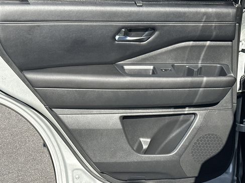 Used 2023 Nissan Pathfinder SL FWD image 23