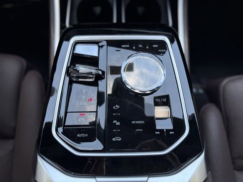 Used 2023 BMW 760i xDrive w/ Executive Package image 24