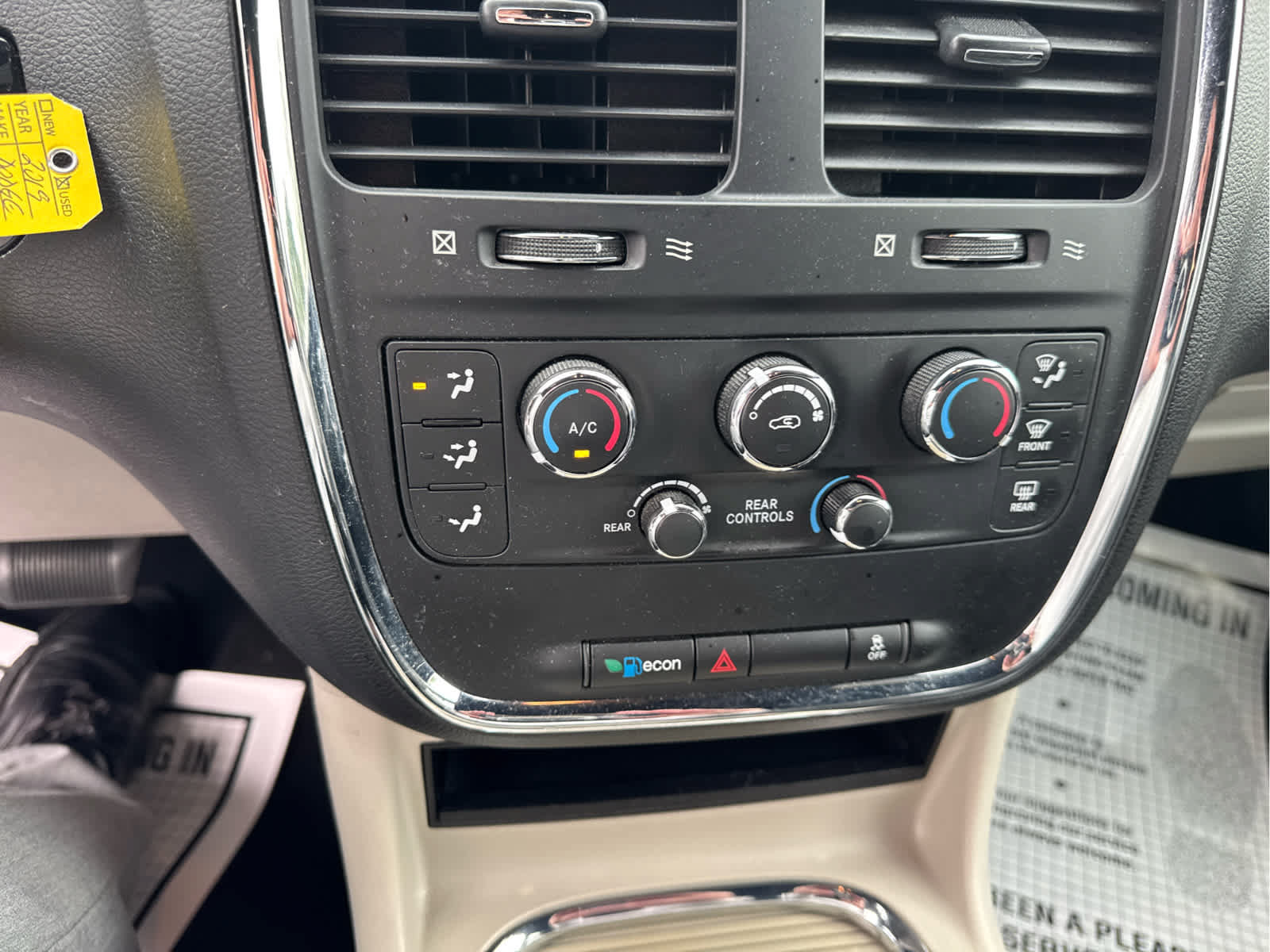 Used 2019 Dodge Grand Caravan SXT FWD image 17