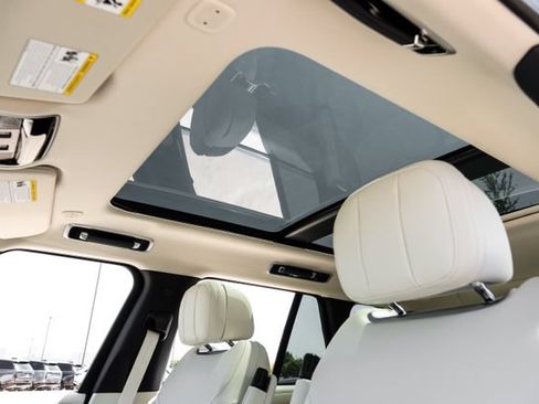 New 2026 Land Rover Range Rover SE AWD/4WD image 5