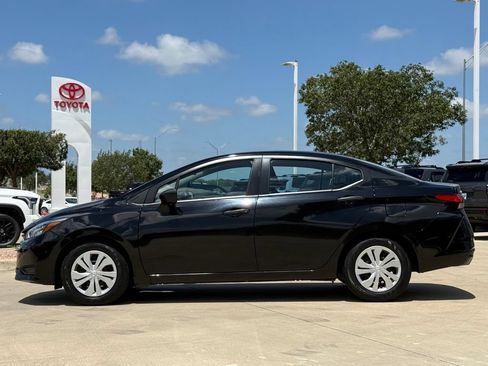 Used 2025 Nissan Versa S FWD image 2