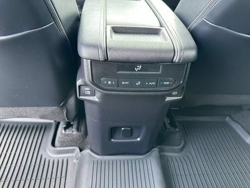 Used 2024 Toyota Grand Highlander AWD image 18