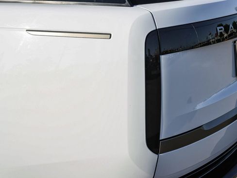 Certified 2023 Land Rover Range Rover SE AWD/4WD image 11