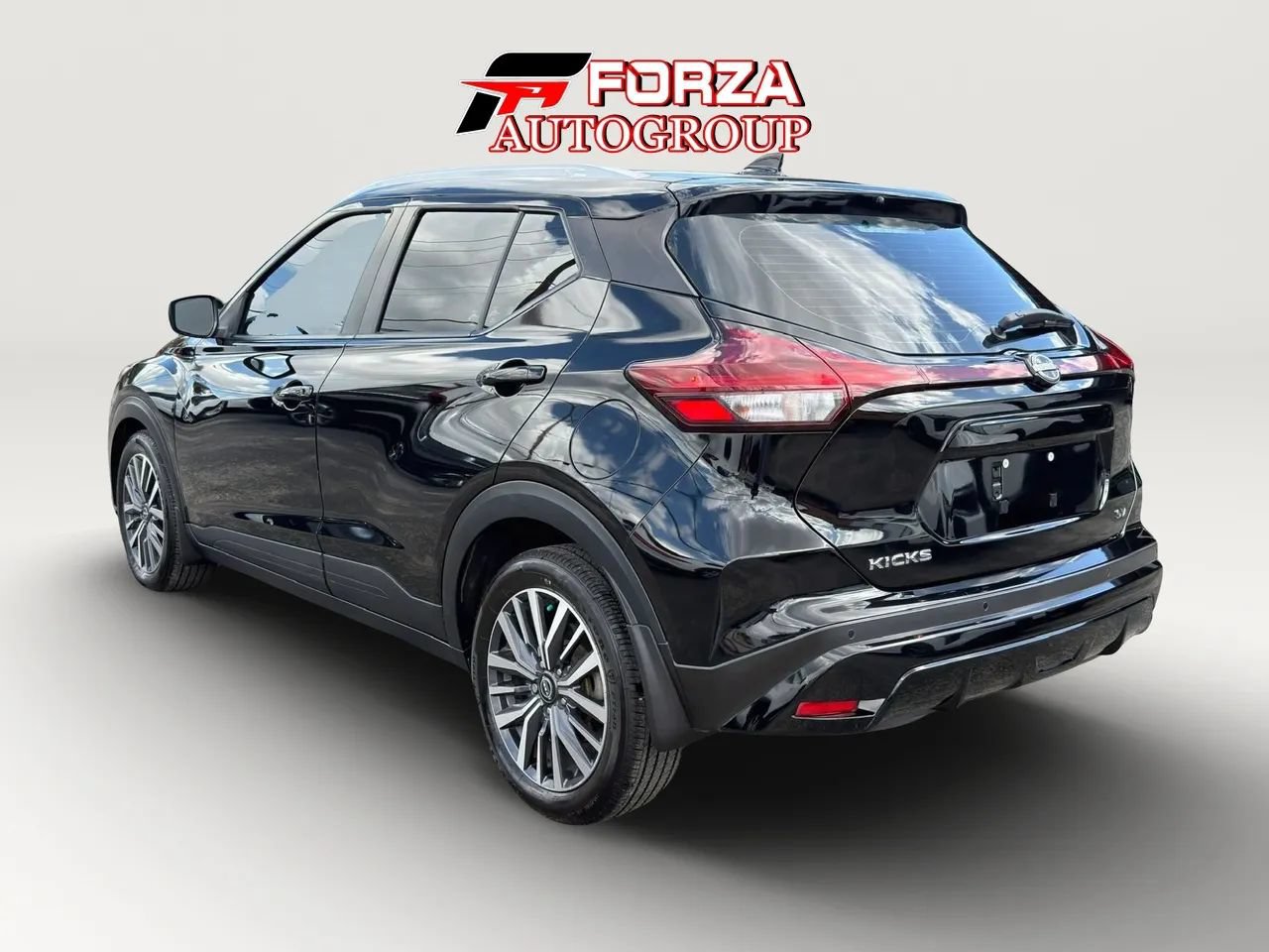Used 2023 Nissan Kicks SV FWD image 6