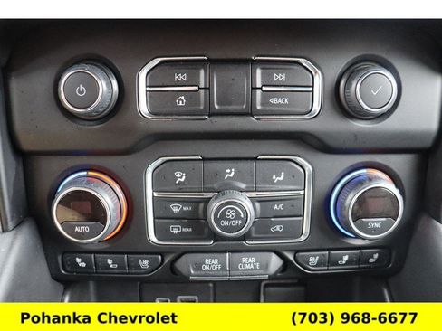 Used 2022 Chevrolet Suburban Premier image 17