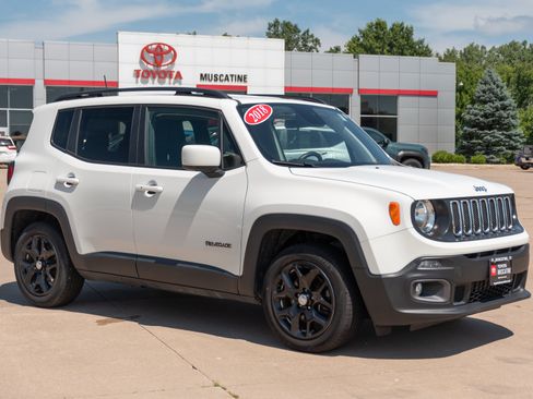 Used 2018 Jeep Renegade Latitude FWD image 1