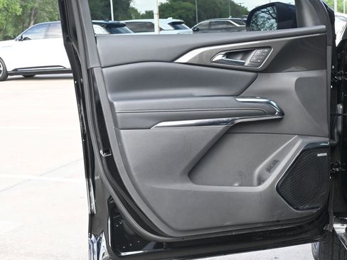 Used 2025 Chevrolet Traverse High Country FWD image 18