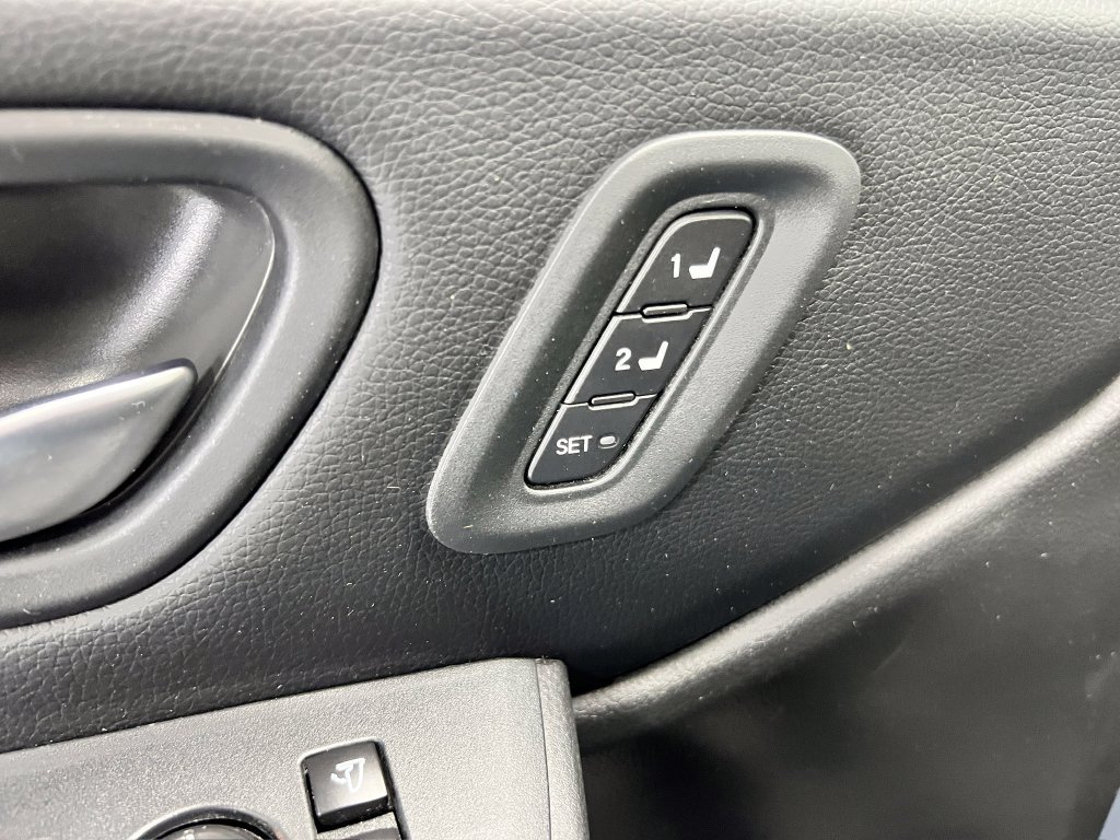 Used 2025 Honda Pilot Elite image 19