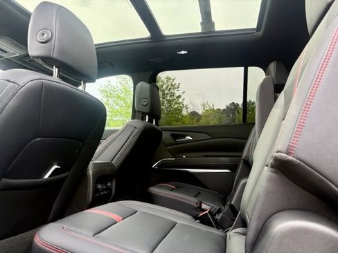 Used 2026 Chevrolet Traverse RS FWD image 28