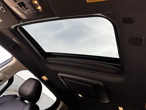 Used 2021 Toyota Sienna Platinum image 22