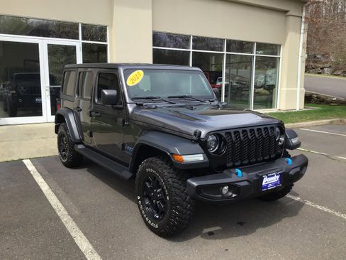 Used 2023 Jeep Wrangler Unlimited w/ Cold Weather Group AWD/4WD image 1