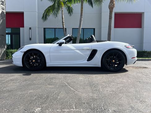 Used 2017 Porsche 718 Boxster image 8