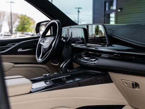 Used 2023 Cadillac Escalade Premium Luxury image 43