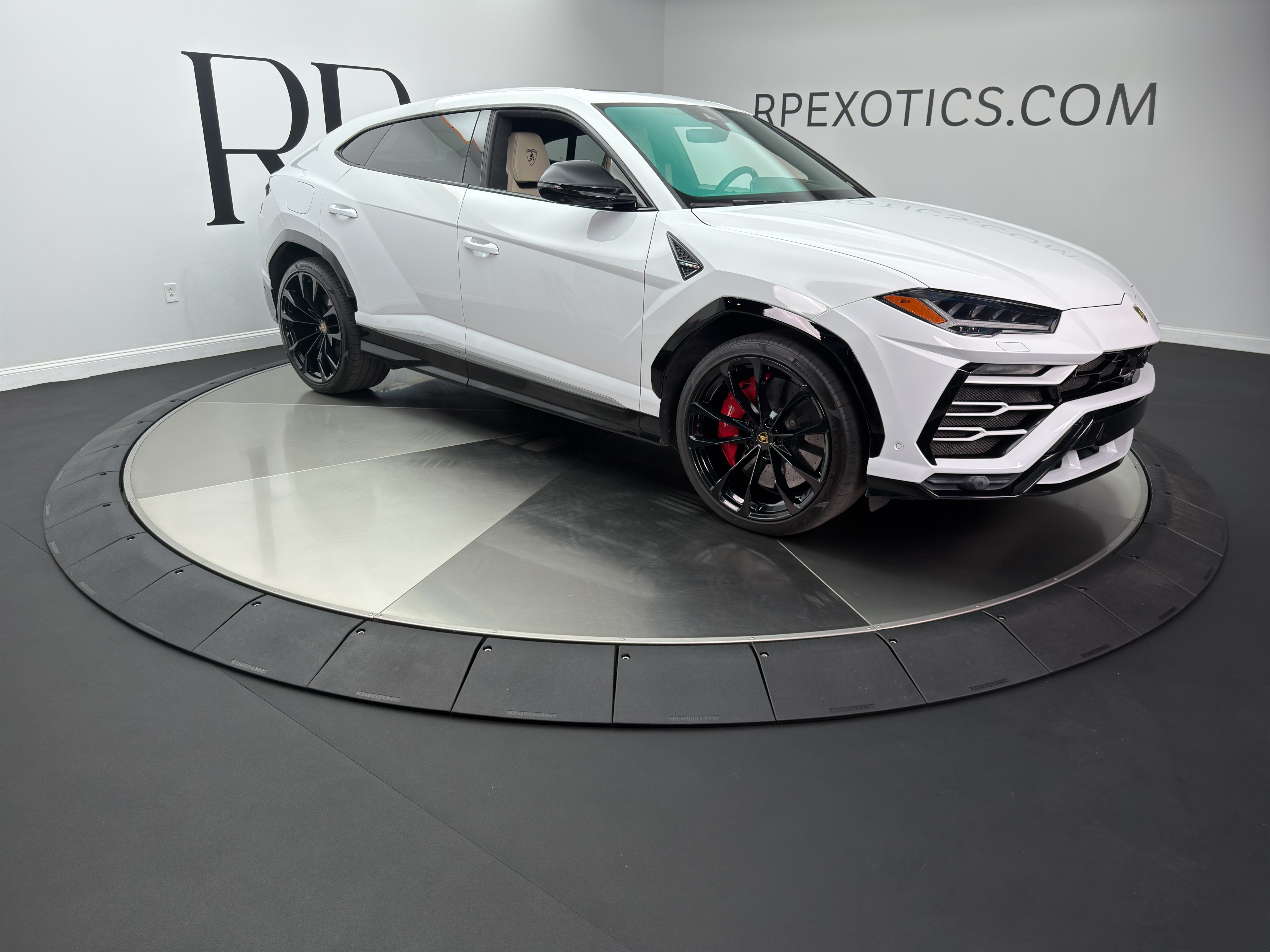 Used 2019 Lamborghini Urus AWD/4WD image 8