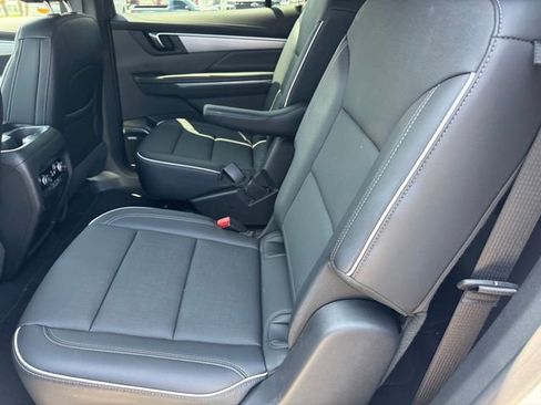 Certified 2025 Buick Enclave Preferred FWD image 12