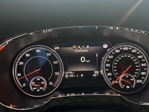 Used 2020 Bentley Bentayga image 18