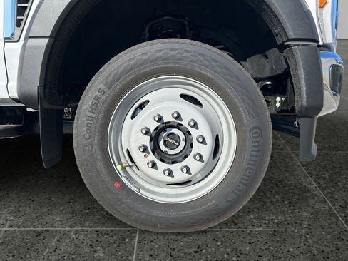 New 2025 Ford F550 4x4 Regular Cab Super Duty image 5
