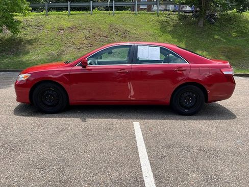 Used 2011 Toyota Camry LE FWD image 23