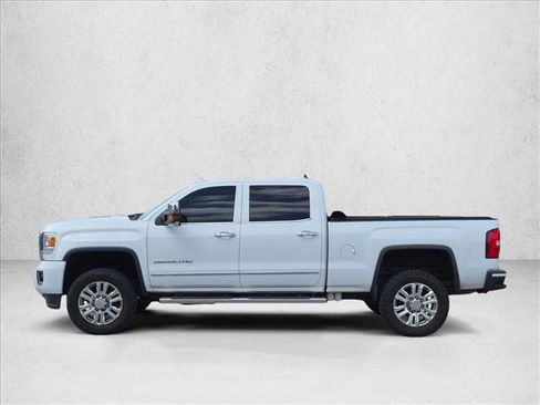Used 2015 GMC Sierra 2500 Denali w/ Duramax Plus Package AWD/4WD image 8