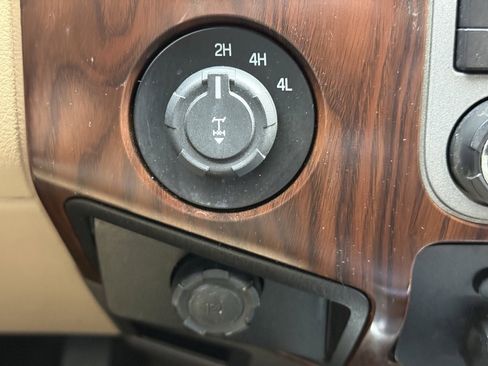 Used 2011 Ford F250 Lariat w/ Lariat Interior Pkg image 23