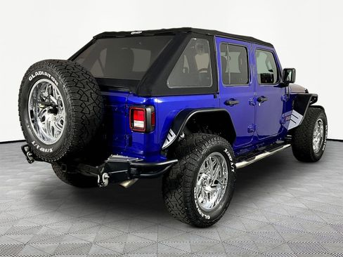 Used 2019 Jeep Wrangler Unlimited Rubicon w/ Cold Weather Group AWD/4WD image 6