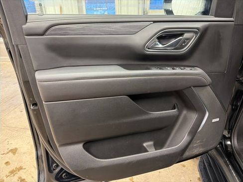 Used 2024 GMC Yukon SLT w/ SLT Luxury Package image 13