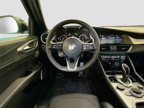 Used 2023 Alfa Romeo Giulia Veloce RWD image 11