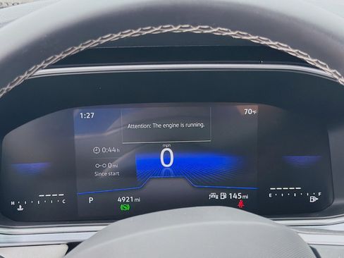 Certified 2025 Volkswagen Taos SE image 11