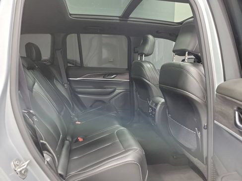 Used 2024 Jeep Grand Cherokee Limited AWD/4WD image 17