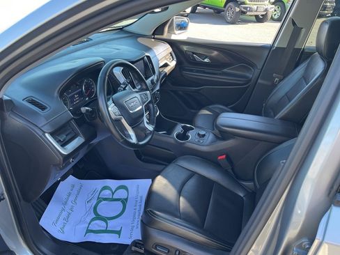 Used 2024 GMC Terrain SLT image 2
