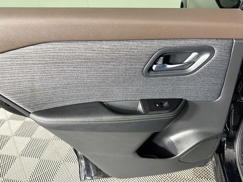 Used 2022 Nissan Rogue SV FWD image 25