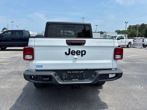 Used 2021 Jeep Gladiator Overland w/ Trailer Tow Package AWD/4WD image 4