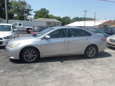 Used 2015 Toyota Camry SE FWD image 3