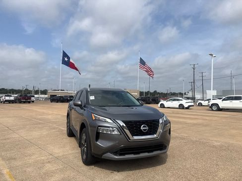 Certified 2023 Nissan Rogue SV w/ SV Premium B Package FWD image 3