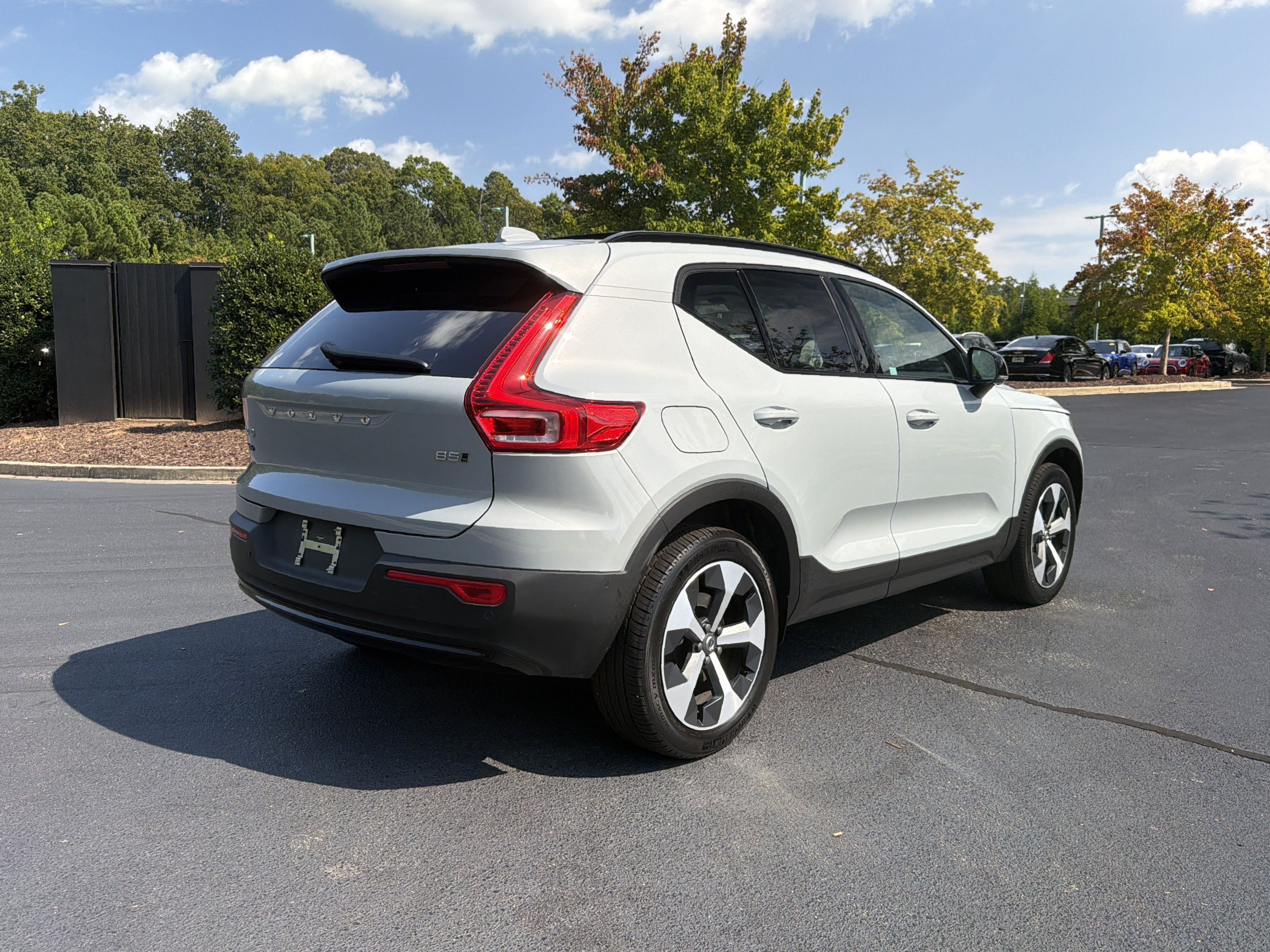 Used 2025 Volvo XC40 B5 Plus w/ Protection Package Premier AWD/4WD image 3