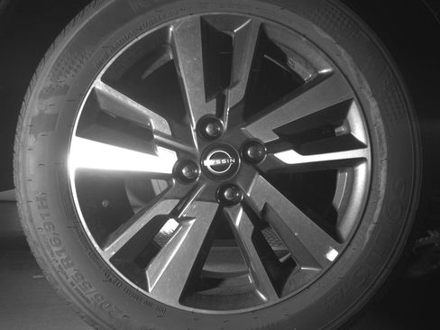 Used 2025 Nissan Versa SV FWD image 15