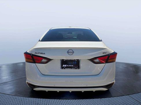 Used 2024 Nissan Altima 2.5 SV FWD image 4
