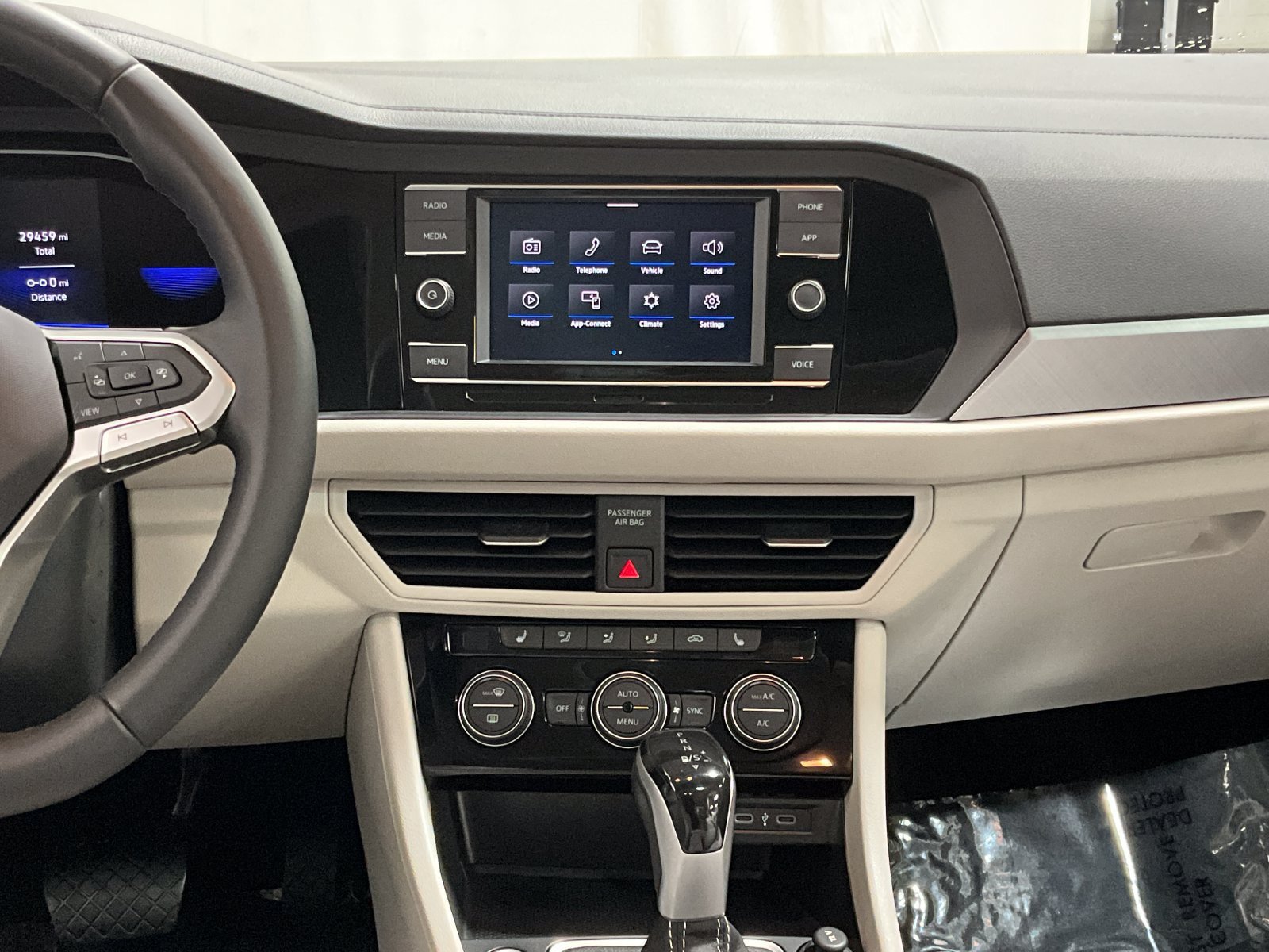 Used 2023 Volkswagen Jetta SE FWD image 9