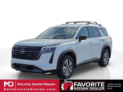 New 2026 Nissan Pathfinder SL image 2