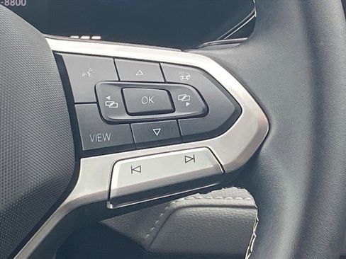 Certified 2024 Volkswagen Taos SE image 4