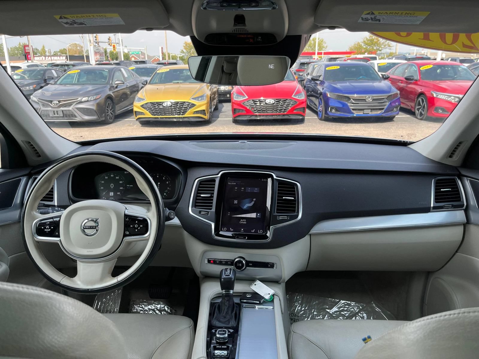 Used 2016 Volvo XC90 T6 Momentum AWD/4WD image 14