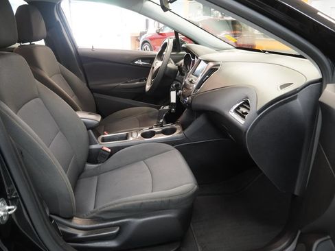 Used 2019 Chevrolet Cruze LS FWD image 31