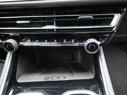 Used 2024 Chevrolet Traverse Z71 image 39